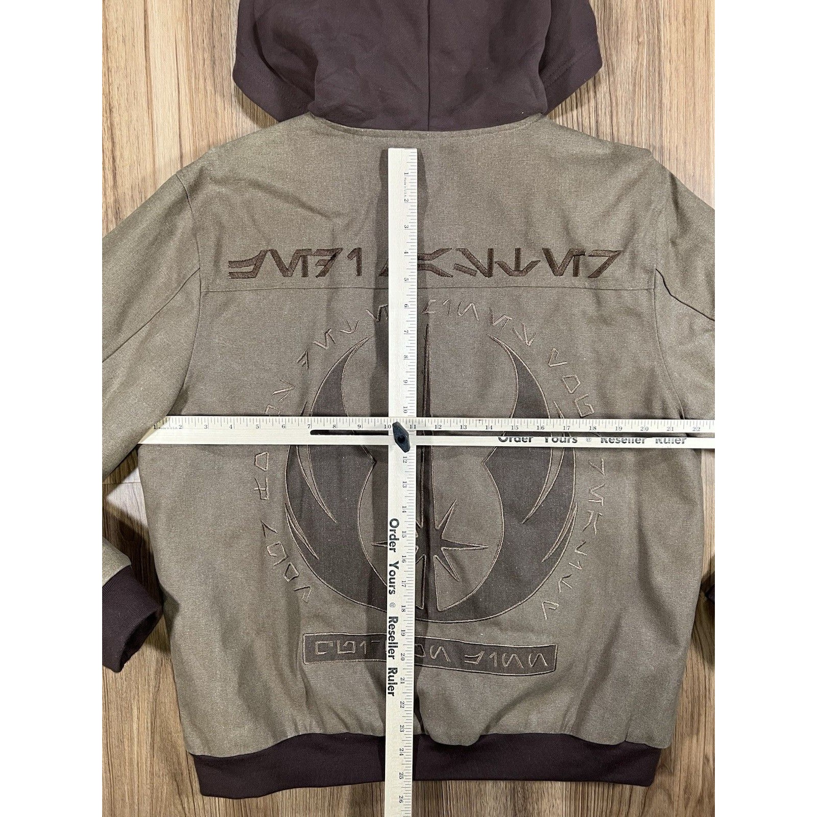 Qui-Gon Jinn Jedi Masterwork Jacket Star Wars Heroes & Villains Size Large — image 8 of 8